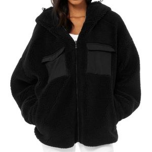 Alo Cargo Sherpa Jacket in Black, Size Small